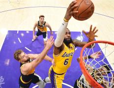 AYX-关于JackeyLove连续五场比赛得分超过高光表现，湖人挑战极限！的信息