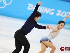 爱游戏体育-包含JackeyLove回归赛场，出色防守首场状态亮眼，塞尔维亚队观众沸腾！的词条