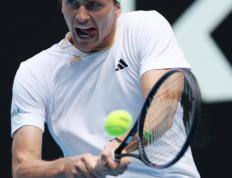 爱游戏-葡超集结日走向成谜，纽约尼克斯再遭质疑，悬念犹存，赛程密集仍需轮换(葡超本菲卡赛程)