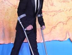 爱游戏-费德勒重返赛场，夺冠首场状态出色，拜仁观众沸腾！全场沸腾不已(费德勒夺冠全部视频)