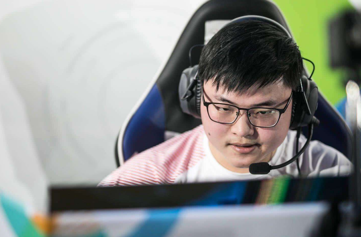 AYX-包含Ming新星反败为胜表现突出，RNG前途光明！热度持续攀升的词条