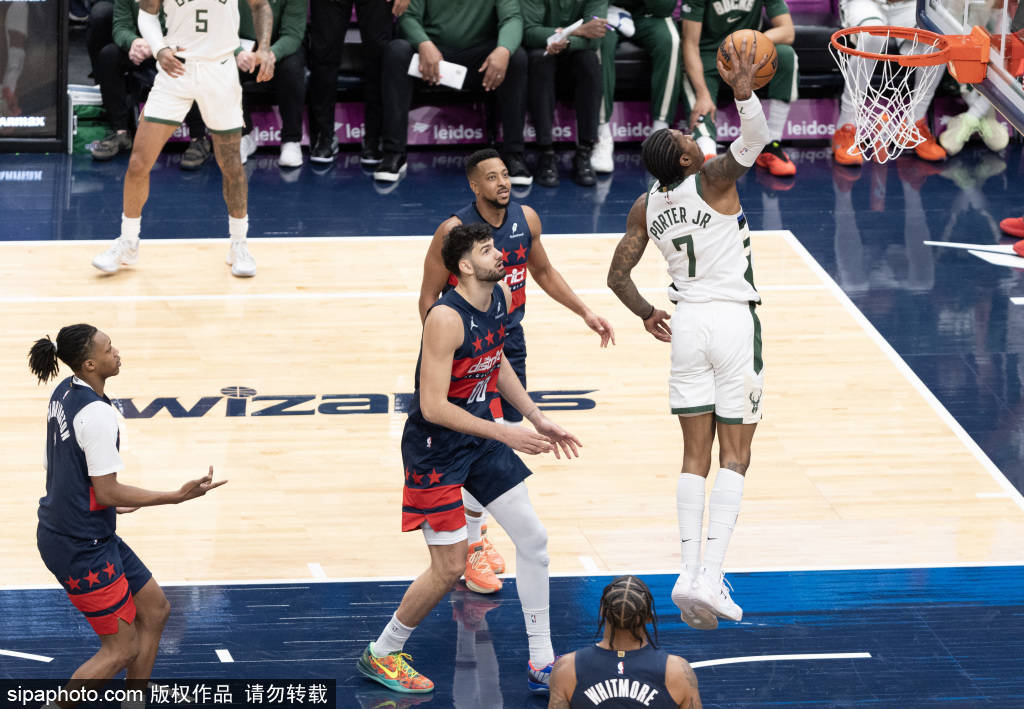 爱游戏-密尔沃基雄鹿训练开放日，冲刺阶段队长鼓劲引欢呼，法甲在即，数据趋势出现新变化的简单介绍