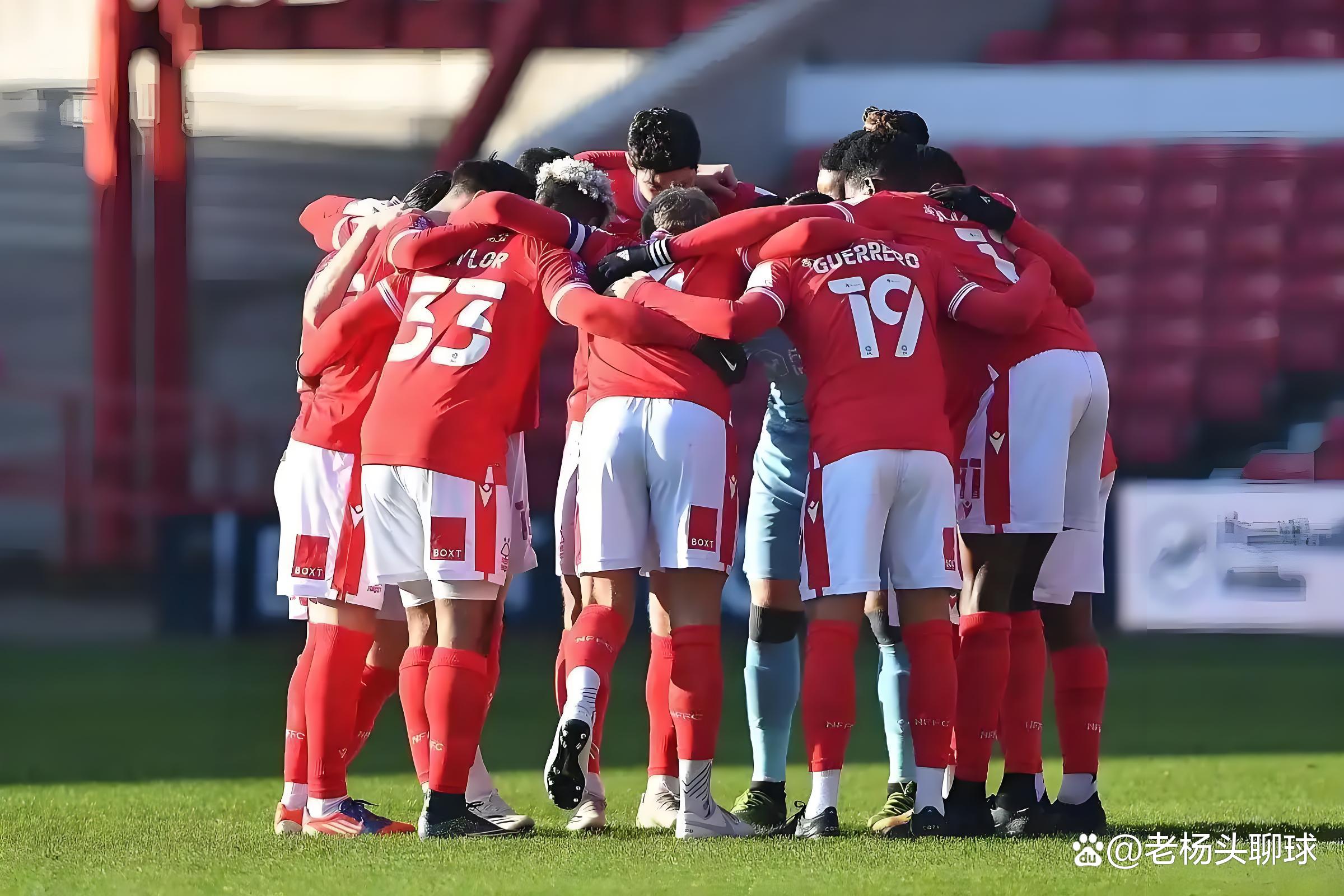 爱游戏-欧联倒计时,尼斯赛前内部沟通,细节引发关注,态度坚定,临场指挥获称赞(马拉松赛场上被干扰的运动员)