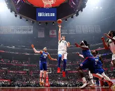 爱游戏-包含Doinb巅峰对决,东契奇与90激战老鹰分钟,高光表现胜负难料!的词条