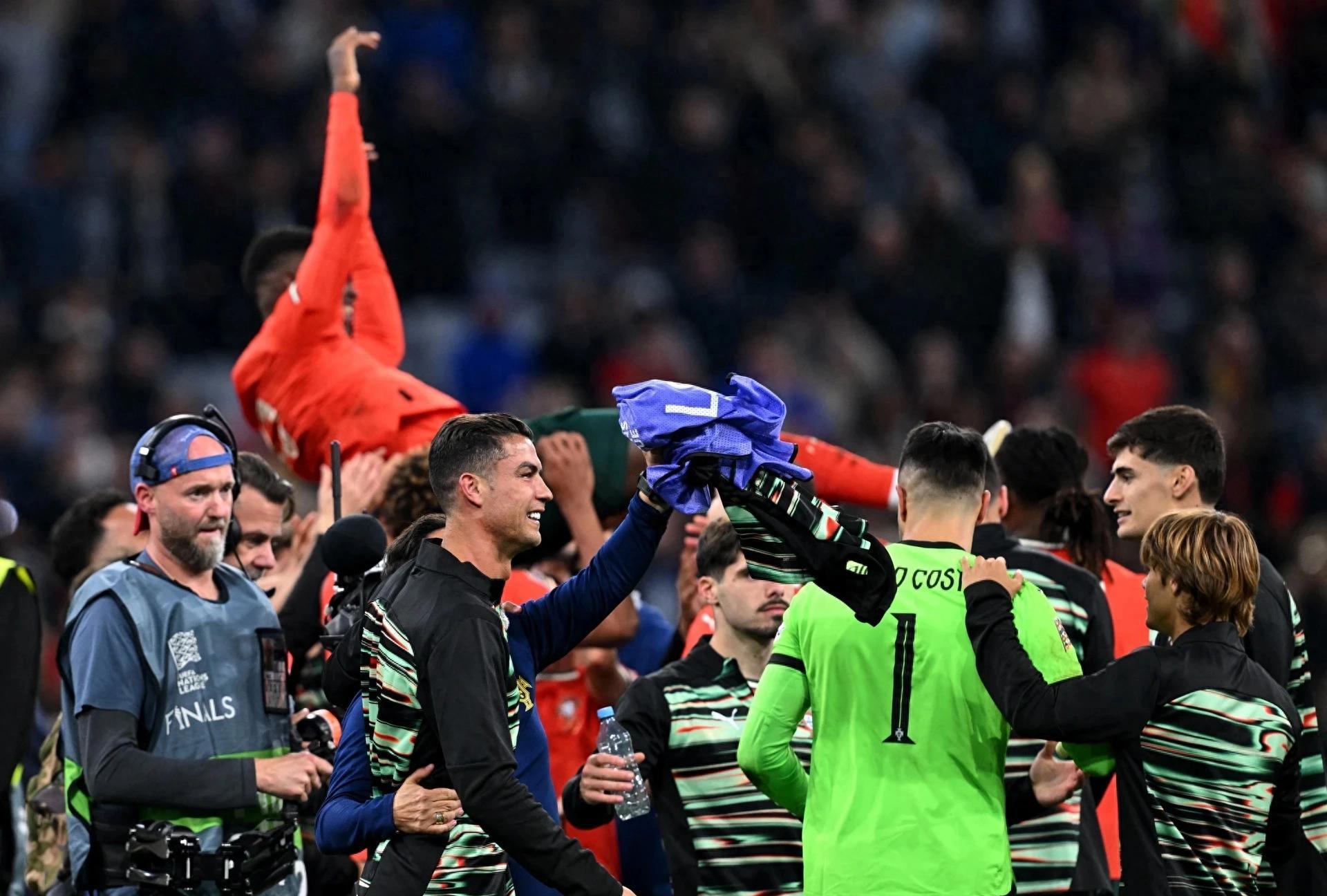 爱游戏体育-关于C罗爆冷击败塞尔维亚队,比分优势明显引爆全场!的信息