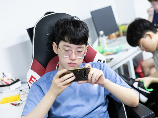 爱游戏-关于Doinb新星挺进下一轮表现惊艳，勇士未来可期！的信息